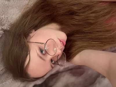 Petite_Polly does these glass look sexy on me💋? Bilde 3