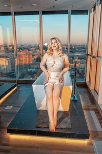 Alexis_Powell Rich life Bilde 2