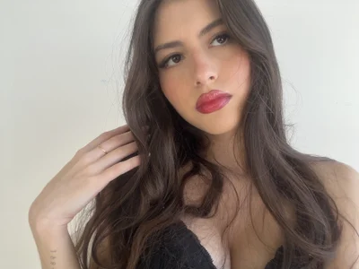 AlessiaLuxxの🍒の 3枚の写真