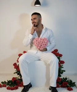 adamhairy A lot of love for you and many flowers too รูป 