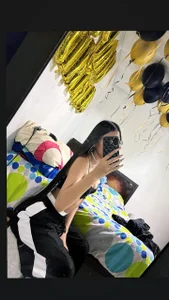 Zoe_small Public Pic 3