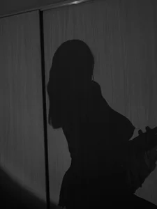 AtheneaRossiのShadowsの枚の写真