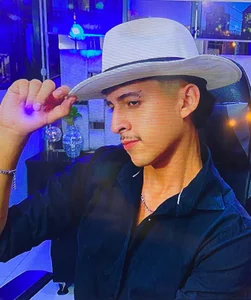 Alan_Del_Reyx Every tI see you, it makes me want to rip off your clothes and kiss you everywhere. Hình 5