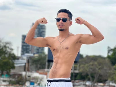 muscular guy od DrakeFoxx  snímek