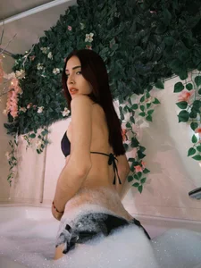 Angely_Sweetenjoying a jacuzzi day Bild 4