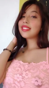 Channel_brunnette Public Pic 5