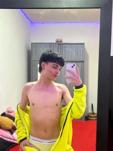 axel_milo_kairo_and_noa MILO🐾🐣 Pic 3