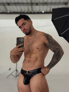 behind the scenes de Brad_Summer Foto 4