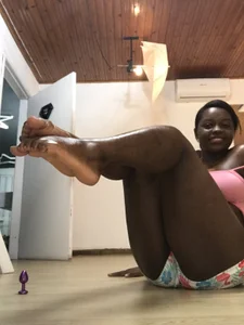 nahomi_bigass FEET 👣 Pic 5
