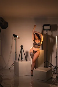 Adharamonroe: Where I go, I leave footprints❤️ ( фото)