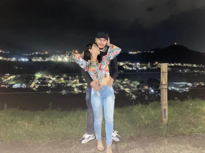 RoxyandAron2のin a gazebo at nightの 2枚の写真