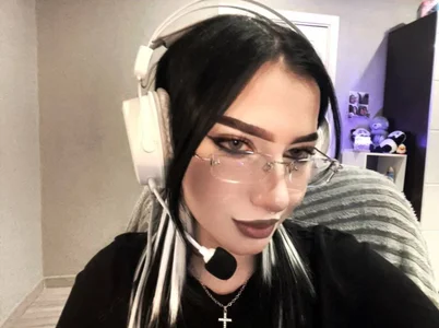 FaviolaHurl Public Pic