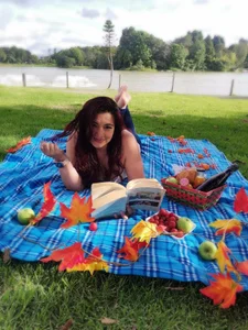 Piénsalo… tú y yo solos, rodeados de naturaleza… 😈🔥 de Natalia-Roush Foto