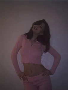 LouiseChavez Pink style Immagine 