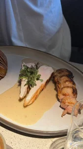 LaveraMeling going to a restaurant . fénykép