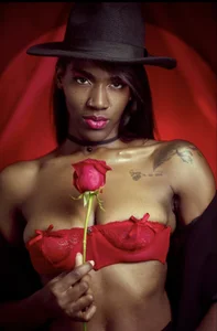 Alma_Stevenson 🌹  3টি ছবি