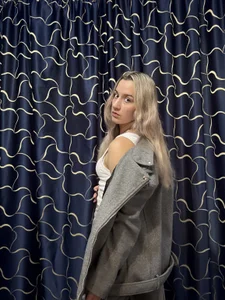 MaryBennettssexy lowering my jacket Bild 6