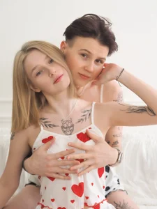 Girls_Fingers We warm you with love🔥💕 . fénykép