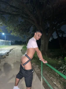 liam_genner_ 😈  2টি ছবি