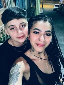 NaomyAndDanny Public Gambar 3