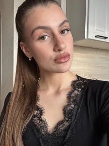 LiseVenerDressed up late in the evening to do a photo shoot 😊图片 3