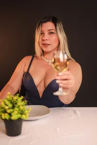 GinaSalanne Cheers! 🥂  2টি ছবি