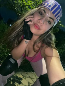 Samiramalek22 Skating Night ⛸️ টি ছবি