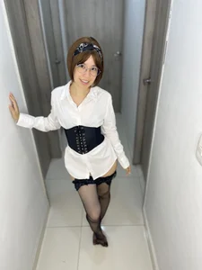 Anto_herrera: White shirt and corset ( 5 фото)