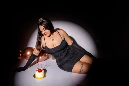 KatlynRous "Today I'm Eating Cake... and More" 🔥🍑 Pic 3