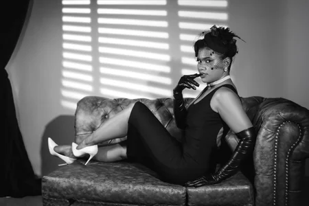 LissMonroe Black and white! Pic 4