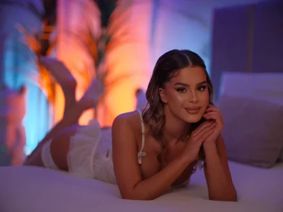 NikiPearl Public Poză