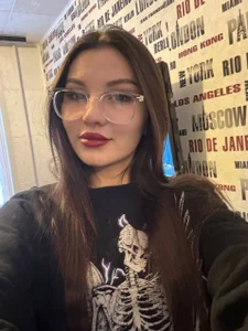 Brunete_Tease Public Pic 9