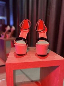 MiluandMIke Public Εικόνα