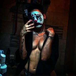 La_Giullare_ Public Pic 3