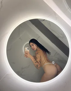 zoee_jacksonI love the mirror in my bathroom图片 2