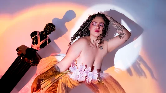 KayllaEvanss_ 🌹 "Wait for me tonight... I promise it will be worth it." Pic 3