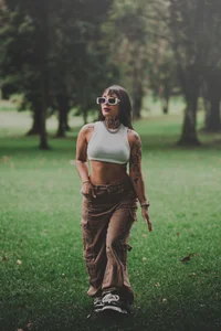 mia_catt05 Outside Pic 4