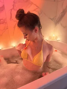 SweetyLali Hot bath Foto 4