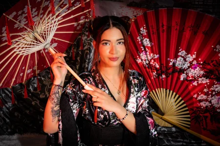 avrilwaynee your japanese girl  2টি ছবি