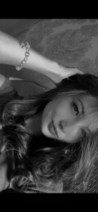 MiaPoison Public slika