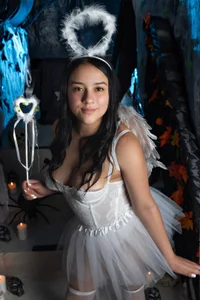 EmilyRoy77 Hallowen 2026 💜 Foto 3