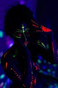 sarah_banks1 neon Pic