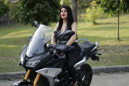 JuliaDawson_ I love motorbikes Pic