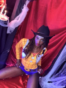 Riri_Blonde10 Naughty Ebony Cowgirl Poză 2