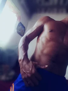 Lois-van Public Pic 5