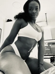 ScarleetSmith Muscle mommy Foto 3