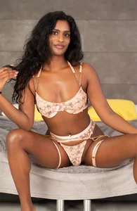 suraya__ndia Public Kuva 5