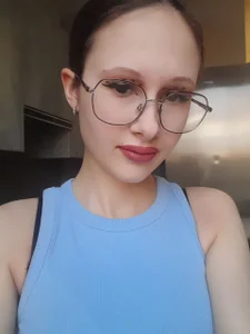 mona_cloud your shy girl 🙂 Bilde