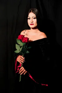 Morticia A. Addams ⚔️🌹🕸️ de AlannaGil  9 Imagens