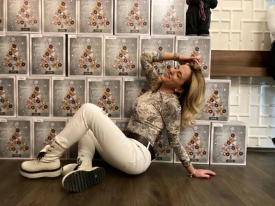 CarrieLoveX Secret Santa party Pic 2